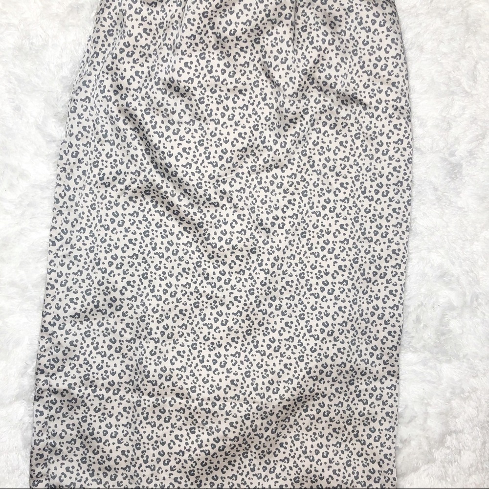 Abercrombie Leopard High Waisted Skirt - Picture 3 of 10